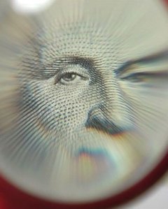 Миллиардеры бегут из налоговых убежищ, в то время как в офшорах преследуются триллионы